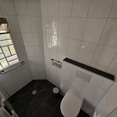 Sim01 Renovierte Monteurs- Und In * Зиммерат