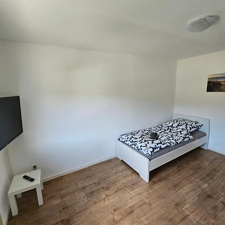 Sim01 Renovierte Monteurs- Und In Апартаменты *