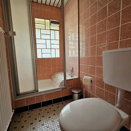 Sim01 Renovierte Monteurs- Und In