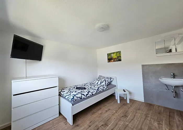 Sim01 Renovierte Monteurs- Und In